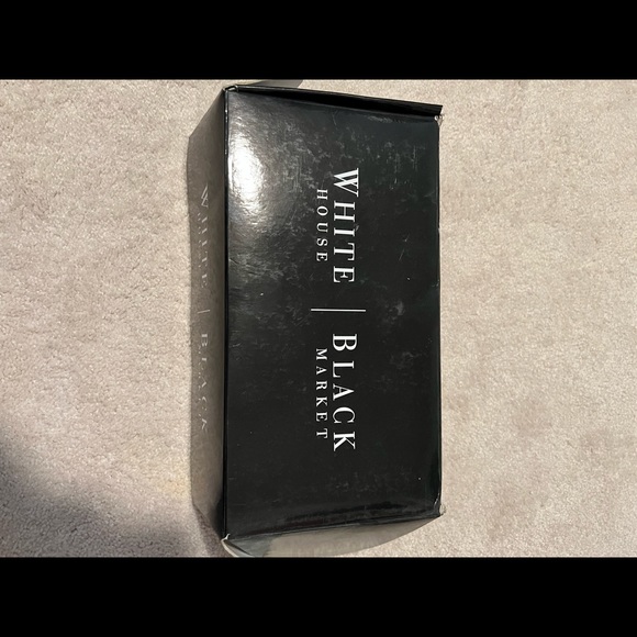 White House Black Market gold sequin heels - Picture 4 of 6